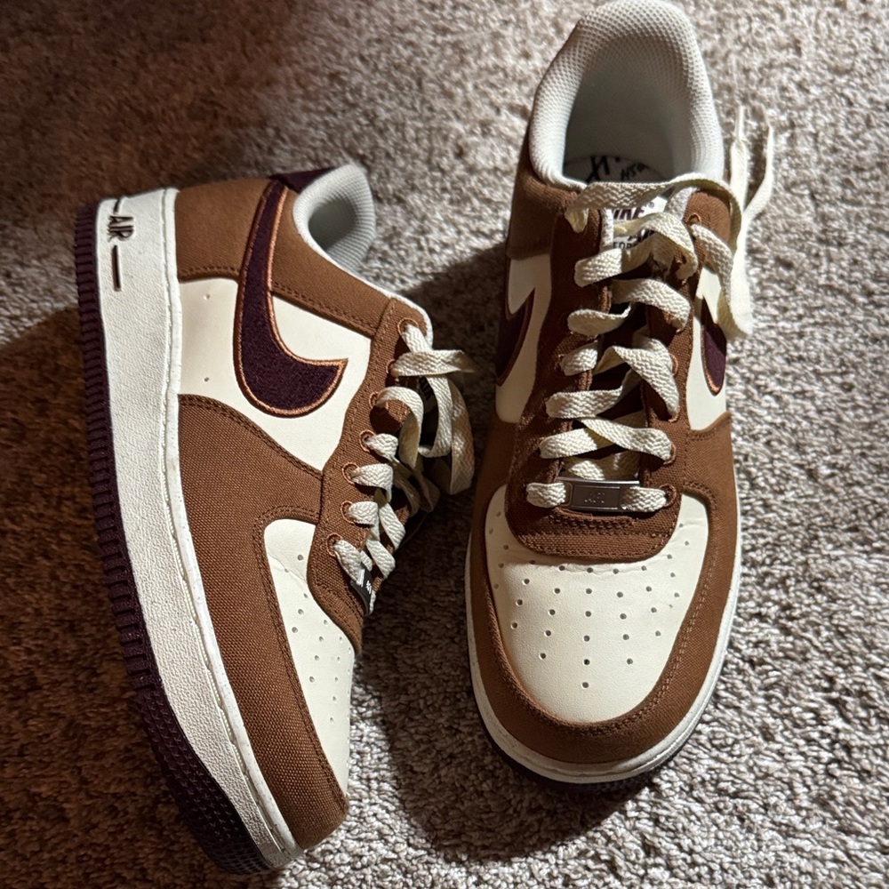Nike Men's Tan, Cream, and Burgundy Air Force 1 07 Sneakers - Picture 7 of 7